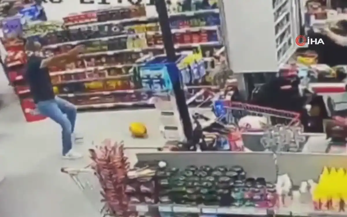 Sincan'da markette silahlı kavga: Müşteri bacağından vuruldu