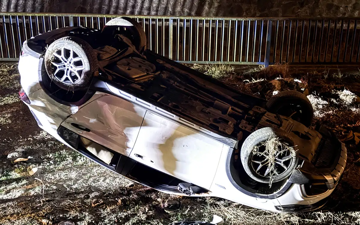 Ümraniye'de şarampole devrilen otomobilin sürücüsü hayatını kaybetti