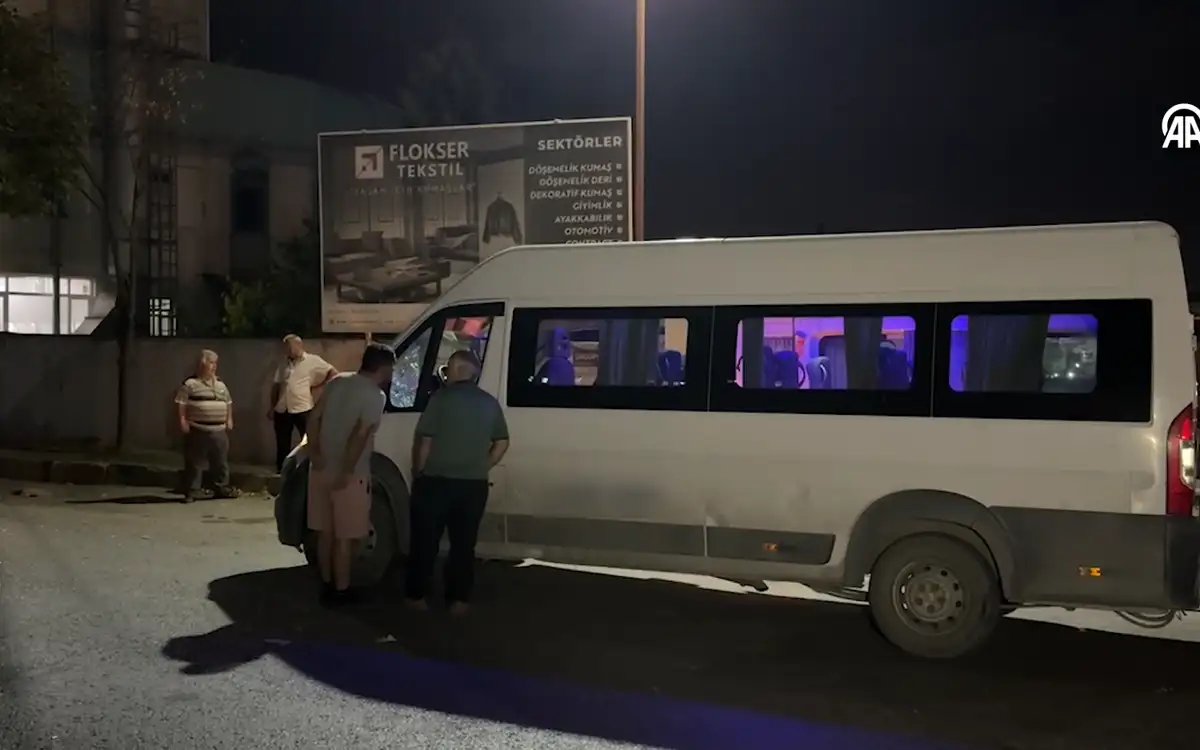 Servis şoförlerinin kavgasında kan aktı. 1 ölü