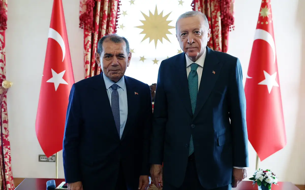 Cumhurbaşkanı Erdoğan Dolmabahçe'de kulüp başkanlarıyla görüştü
