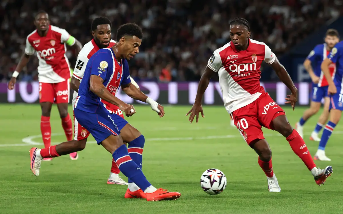 Galatasaray'ın rakibi PSG şokta. Monaco geriden gelip yendi