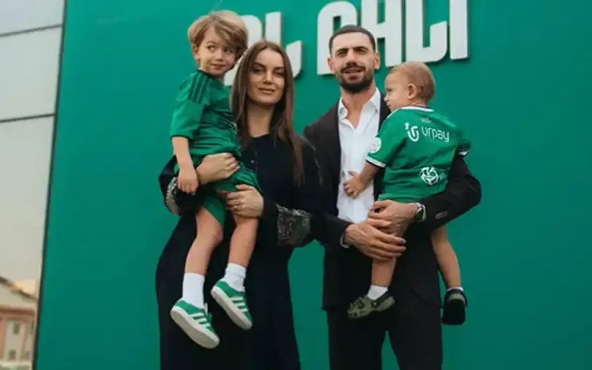 Merih Demiral'ın Eşinden 'Soyadı' Hamlesi: "Boşanıyorlar mı?"