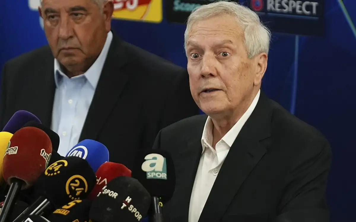 Fenerbahçe'de Kan Kaybı! Tribünlerden "Aziz Yıldırım İstifa" Sesleri Yükseldi