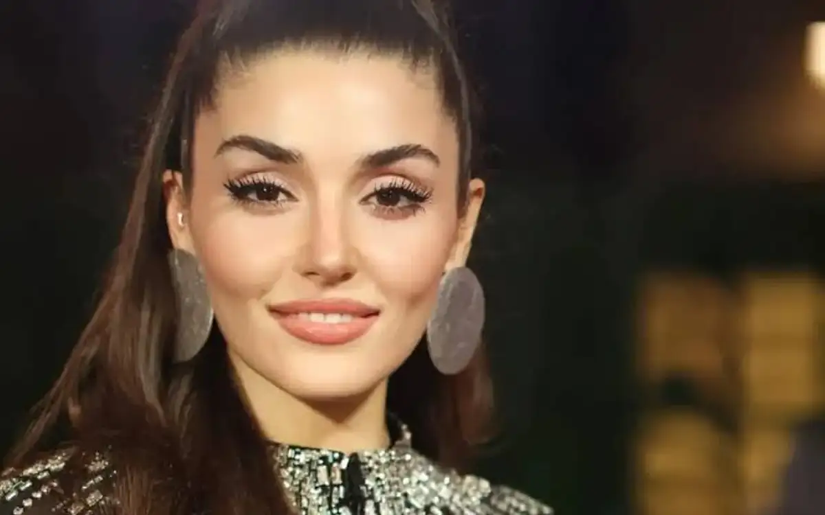 Hande Erçel’den Radikal İmaj Değişimi: Platin Sarı Saçlarıyla Sosyal Medyayı İkiye Böldü!