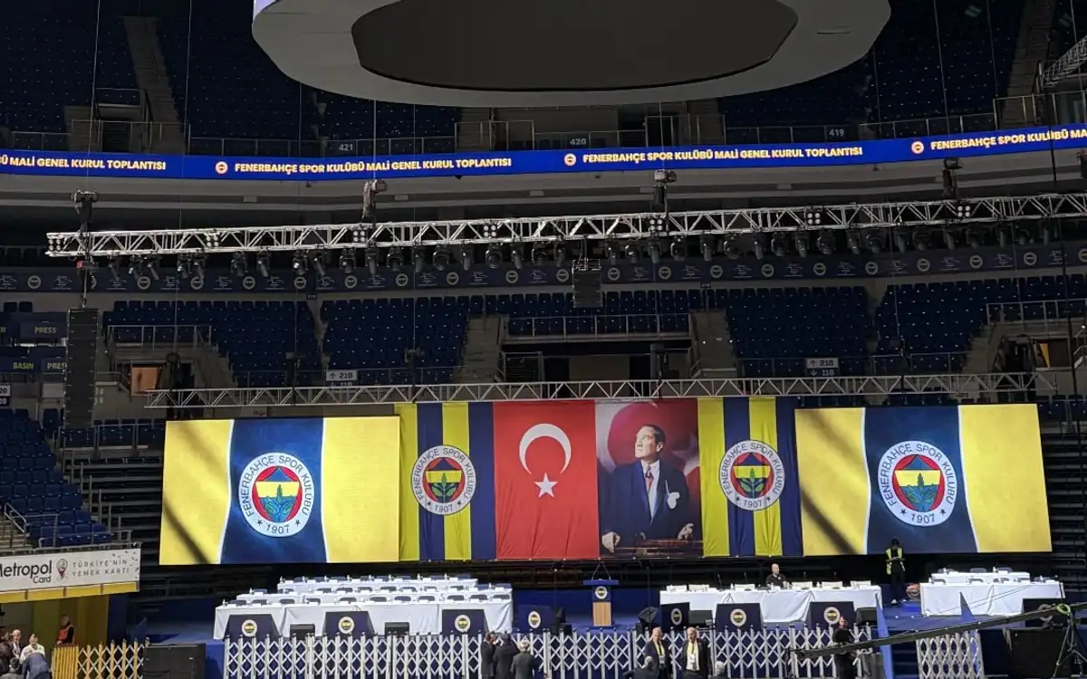 Fenerbahçe Genel Kurulu'nda Sadettin Saran ve Yönetim Kurulu İbra Edildi