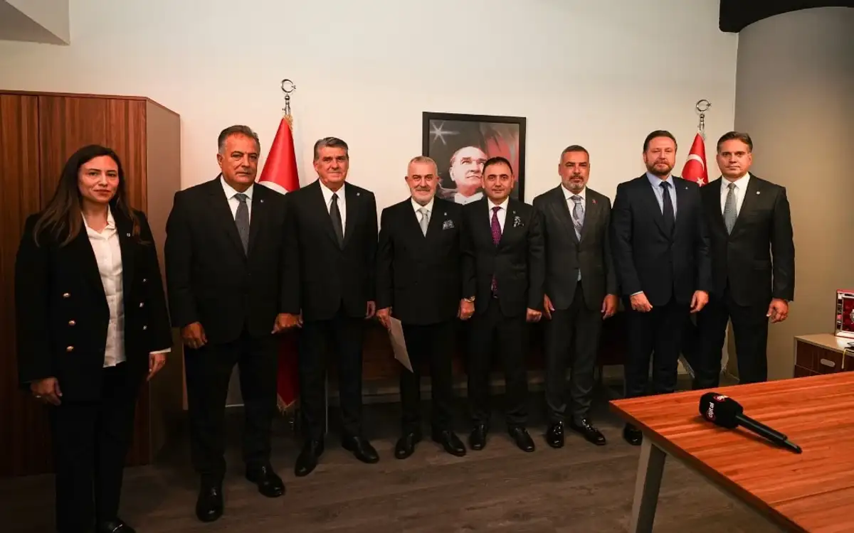 Serdal Adalı Beşiktaş Yönetim Kurulu Listesini Divan Kurulu'na Verdi
