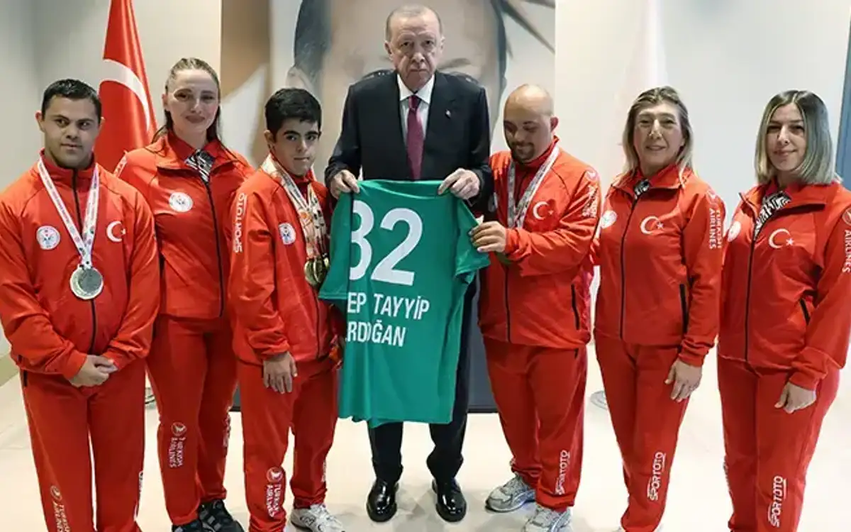 Erdoğan, Özel Sporcular Federasyonu Temsilcilerini Kabul Etti