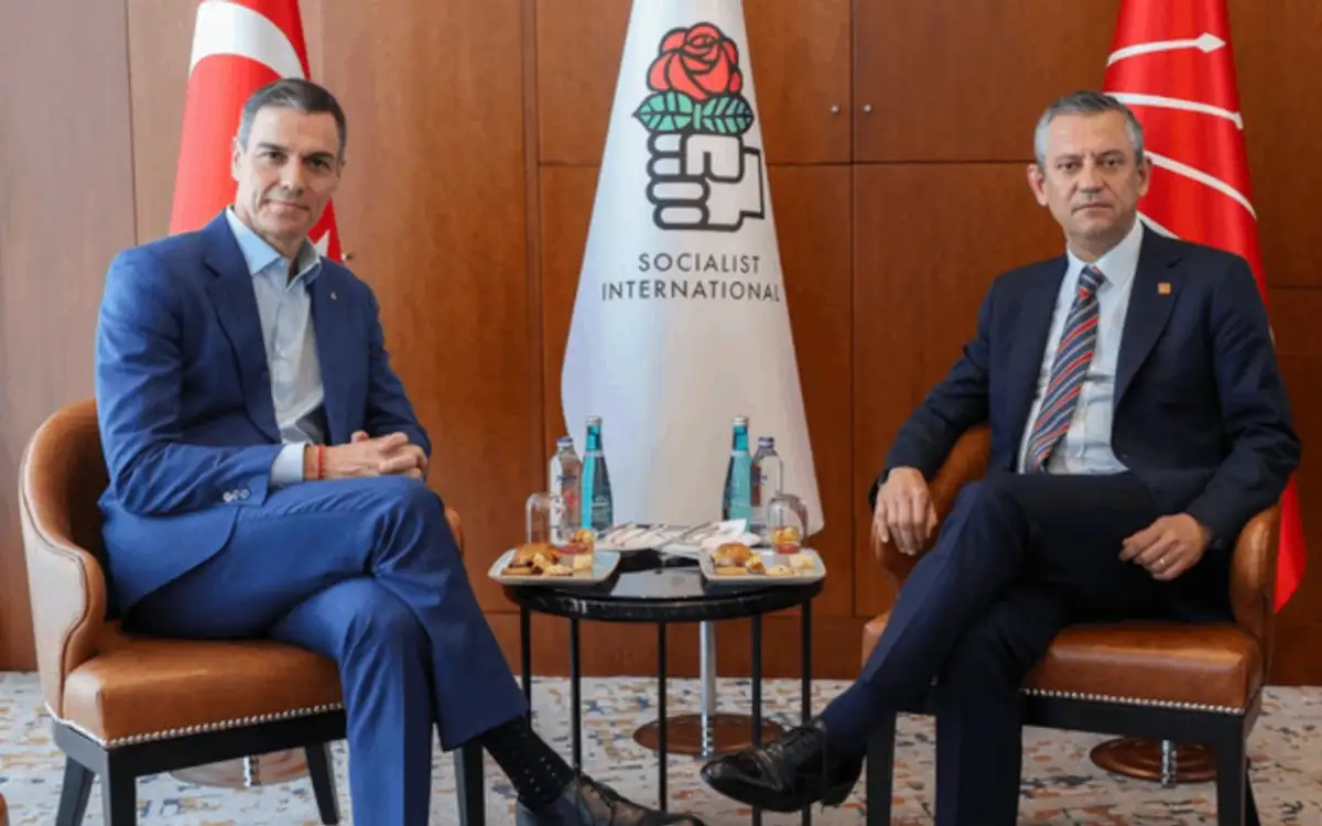 Sosyalist Enternasyonal YENİ Parti'yi Kabul Etti, CHP Üyeliğini Dondurdu
