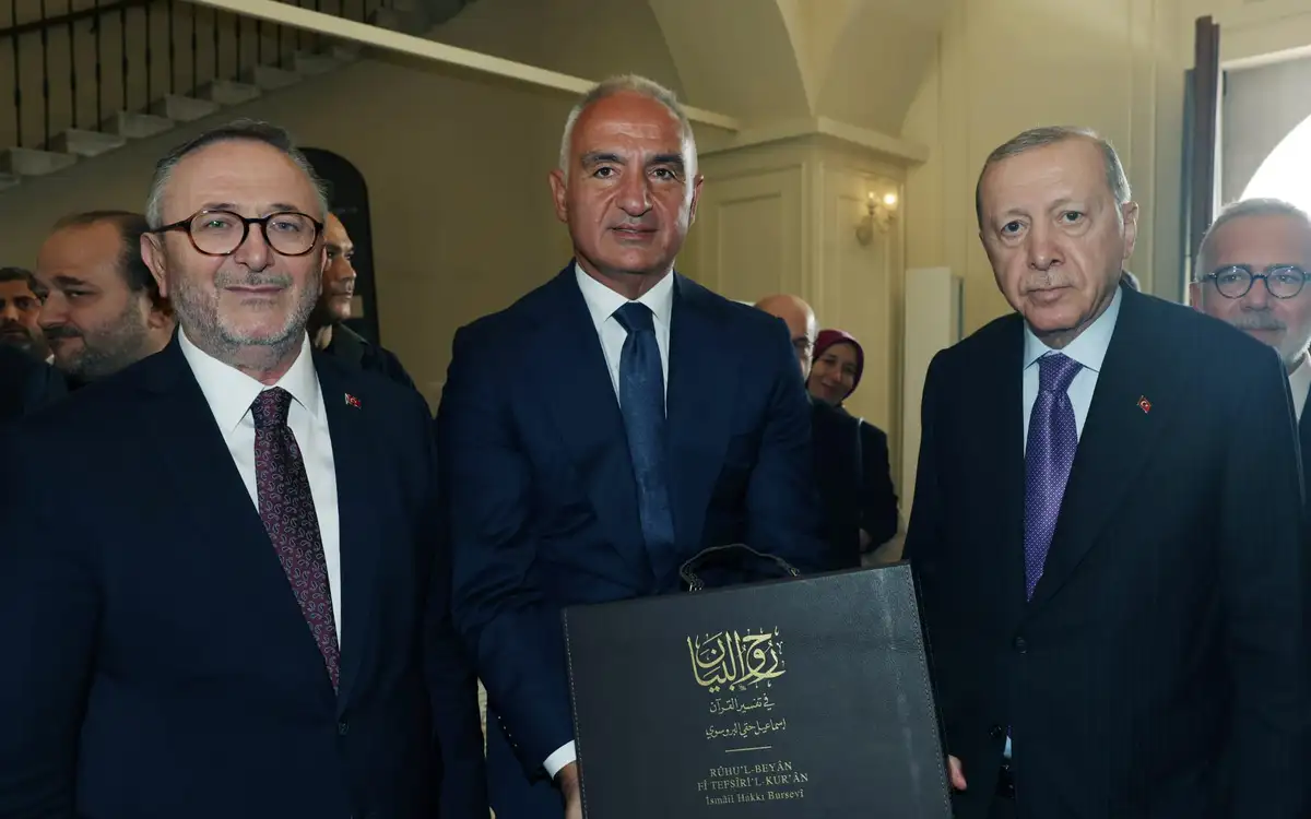 Bakan Ersoy, Bursevî’nin 300 yıllık mirasını Erdoğan’a takdim etti