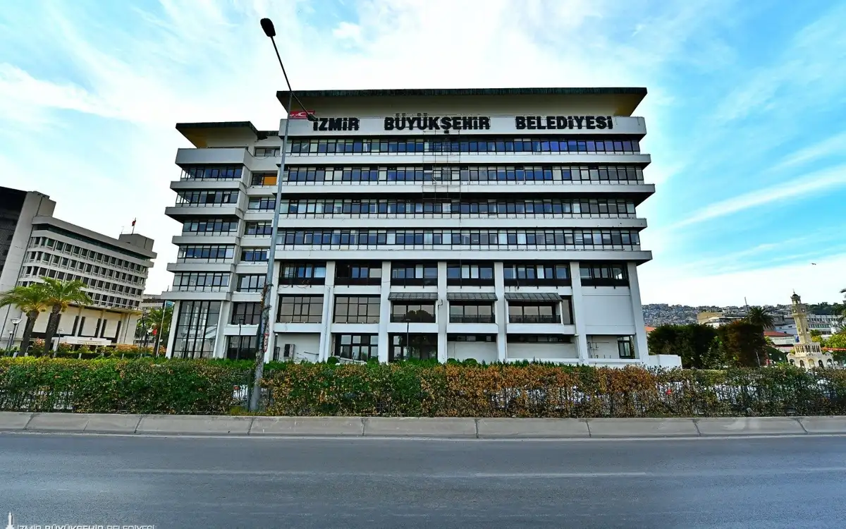 İzmir Büyükşehir Belediyesi'nde İki İstifa