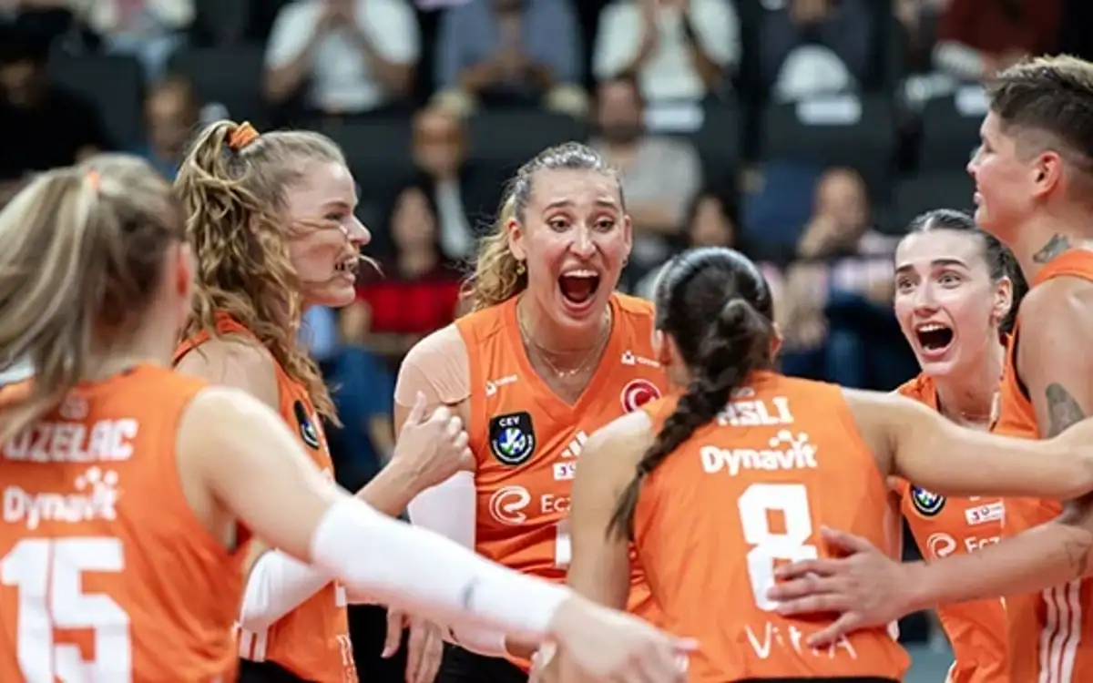 Eczacıbaşı Peron İstanbul evinde Aras Kargo'yu 3-0 yendi