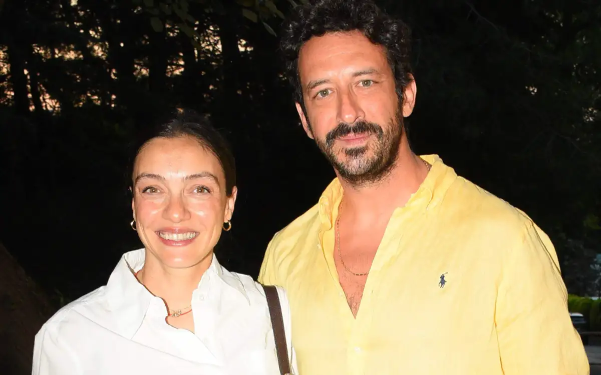 Merve Dizdar Hamilelik Pozlarını Paylaştı