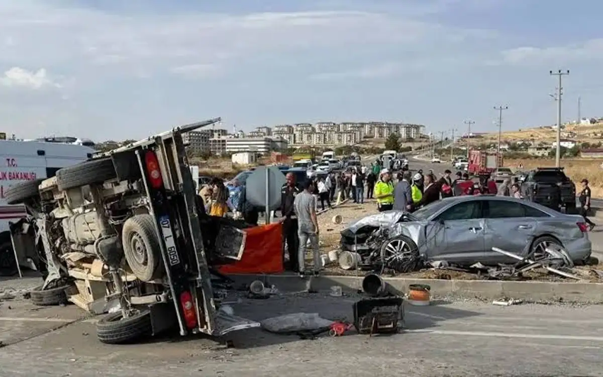 MHP'li Milletvekili Konvoyunda Trafik Kazası: 1 Kişi Hayatını Kaybetti