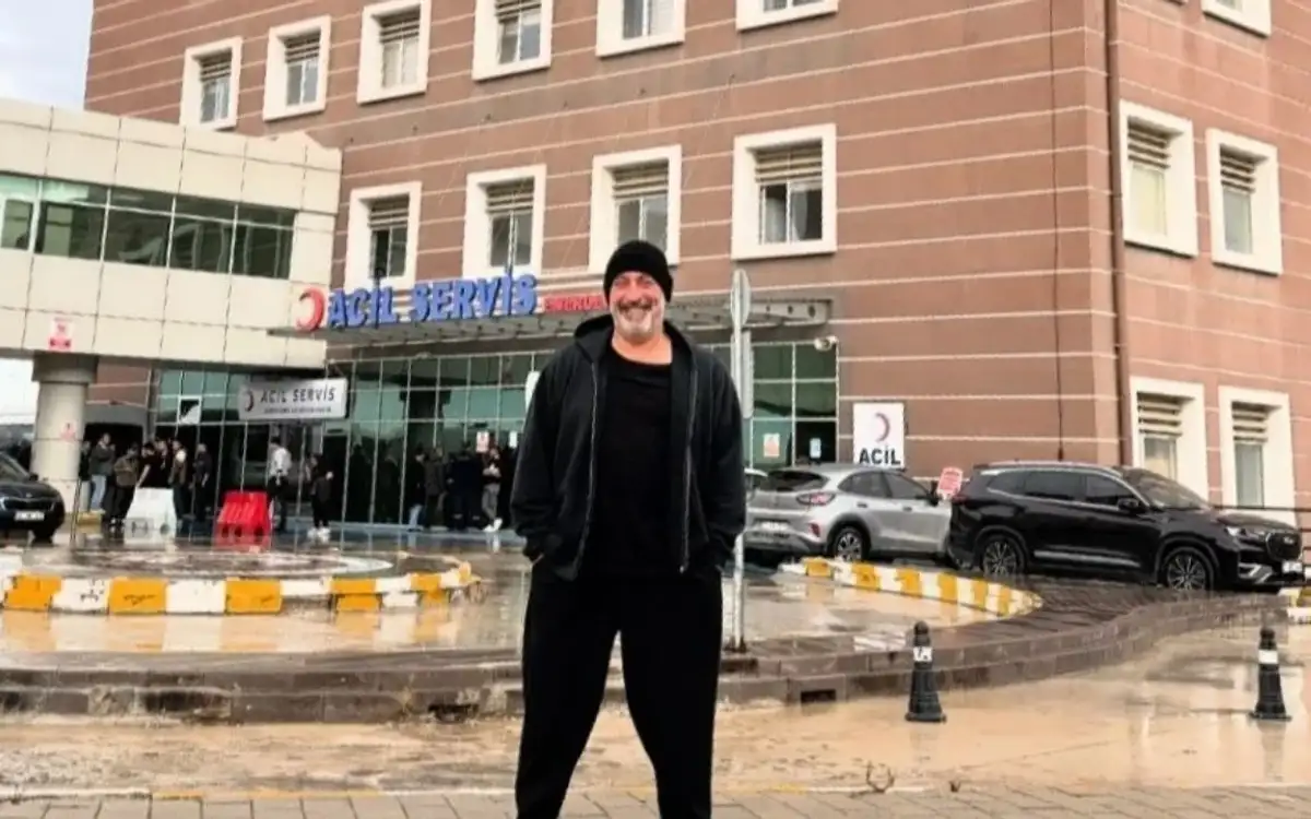 Cem Yılmaz Kontrol için Hastaneye Gitti: "Dikkat Etmem Lazım"