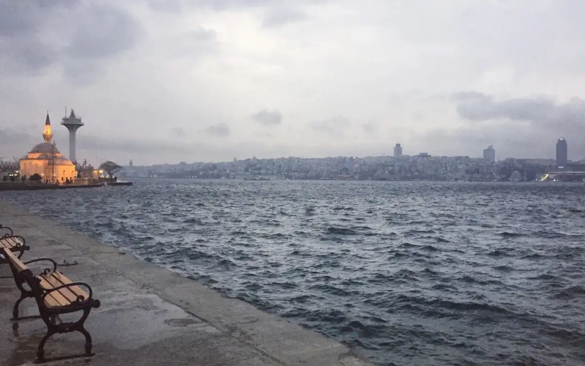 İstanbul'da fırtına ve sağanak uyarısı: 12 ilçede yağış kuvvetli