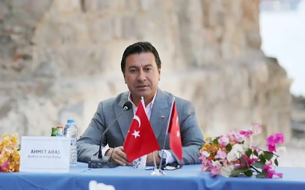 Muğla Büyükşehir Belediye Başkanı Ahmet Aras, CHP'den istifa etti