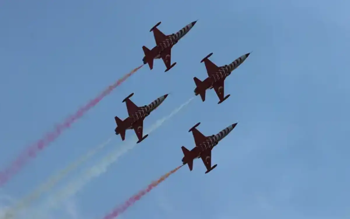 Türk Yıldızları'ndan Kayseri Semalarında Nefes Kesen Gösteri