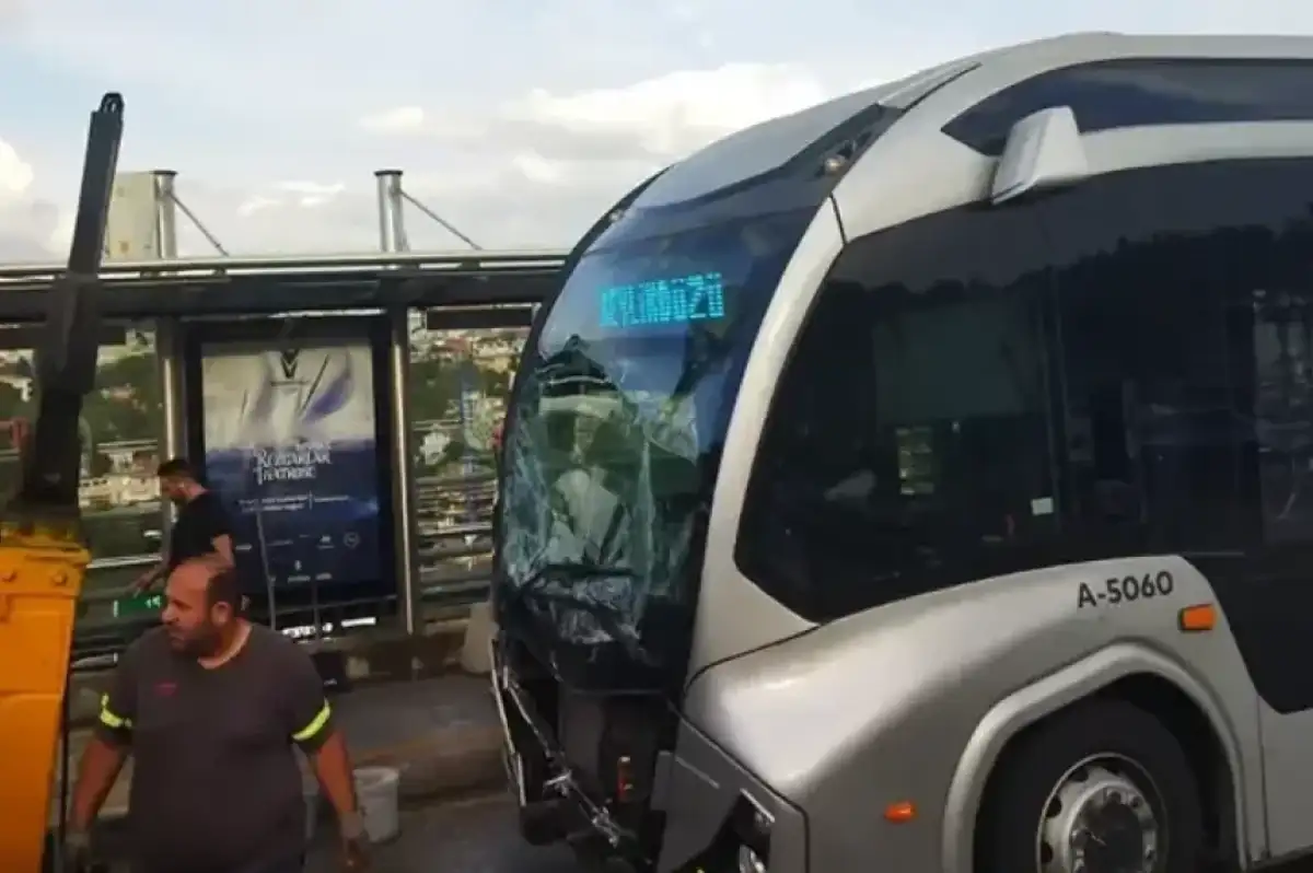 15 Temmuz Şehitler Köprüsü'nde Metrobüs Kazası!