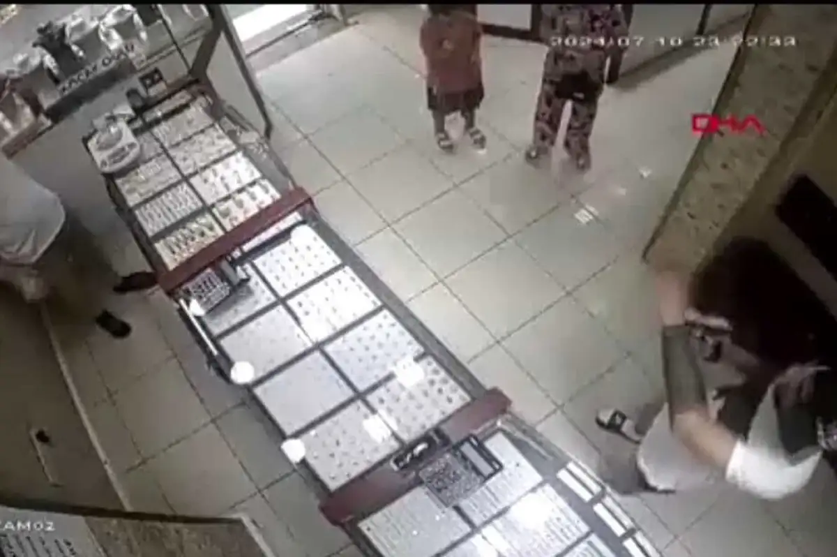 2 Çocukla Beraber 1 Garip Kuyumcu Soygunu