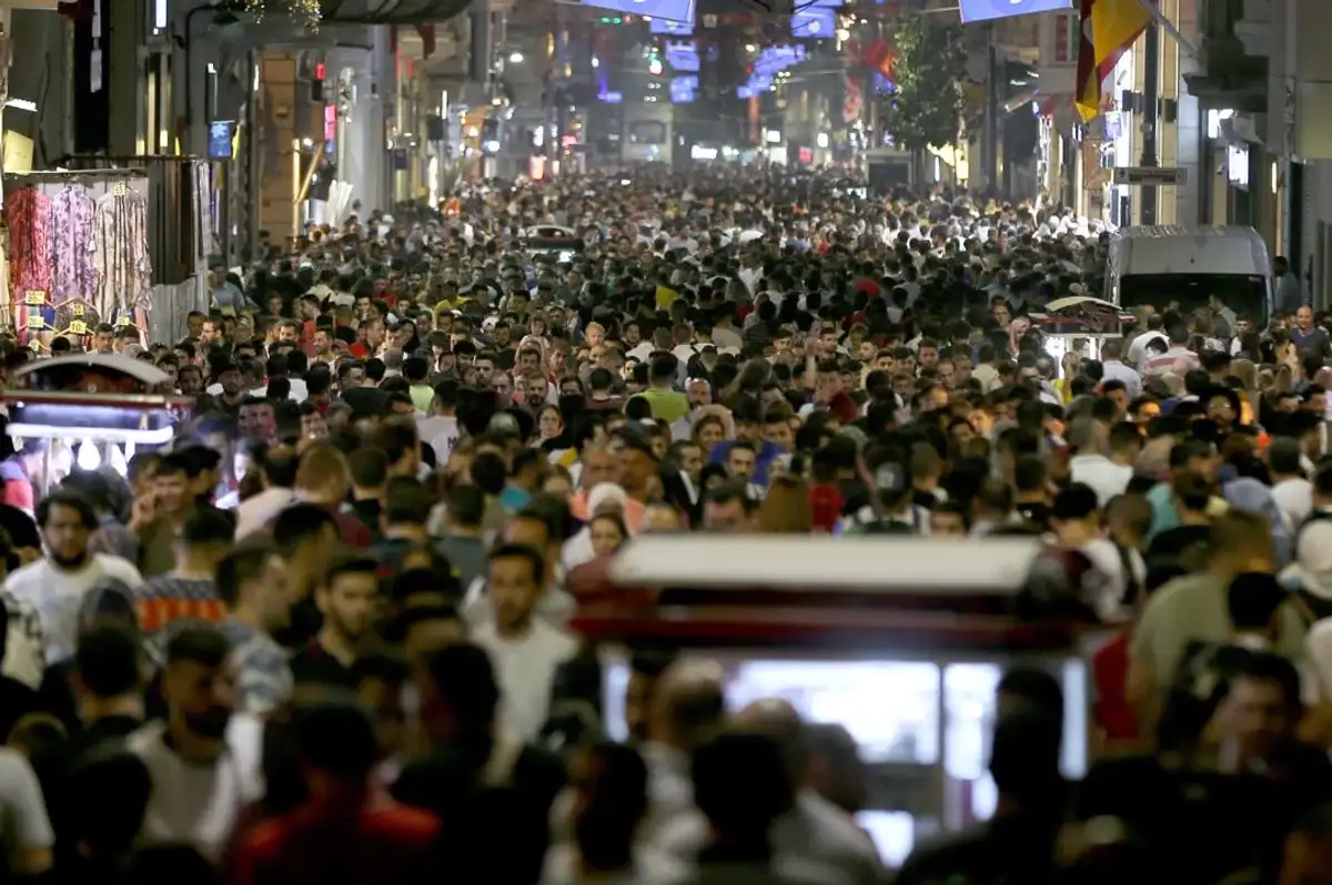 2024 Yılının Kelimesi Seçildi: Kalabalık Yalnızlık