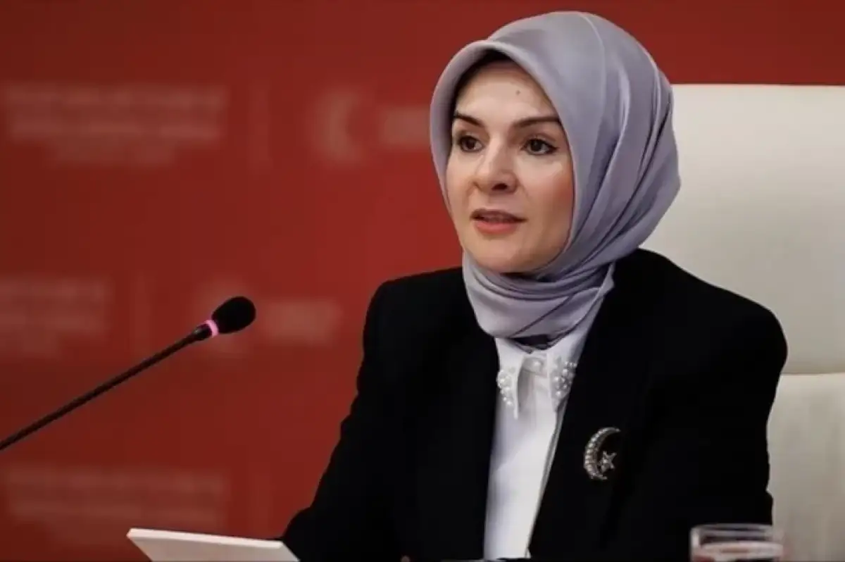 Aile ve Sosyal Hizmetler Bakanı Mahinur Göktaş’ın Aracı Kaza Yaptı