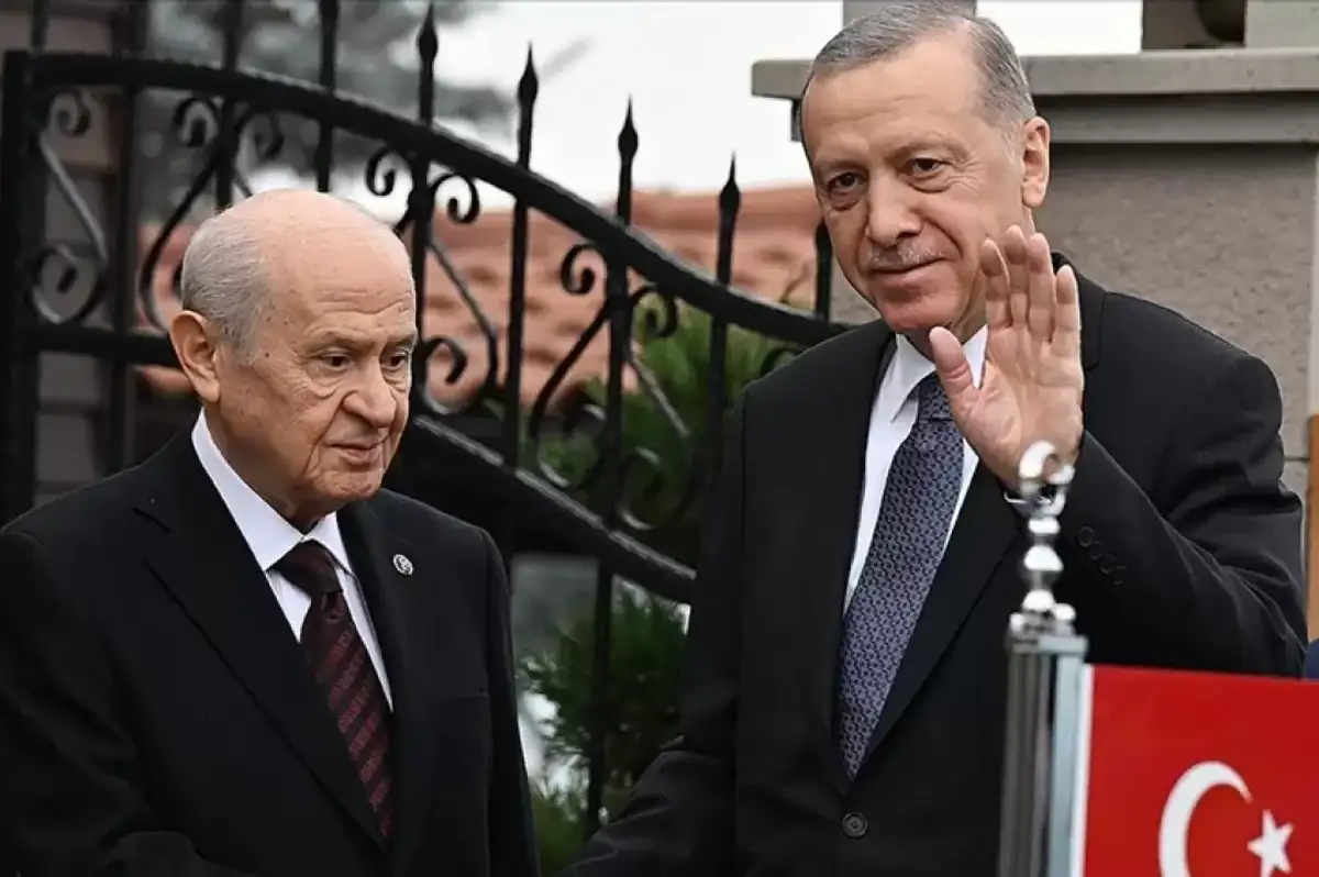 AK Parti, Bahçeli’nin Erdoğan’ın 3. Kez Aday Olma Teklifini Değerlendiriyor