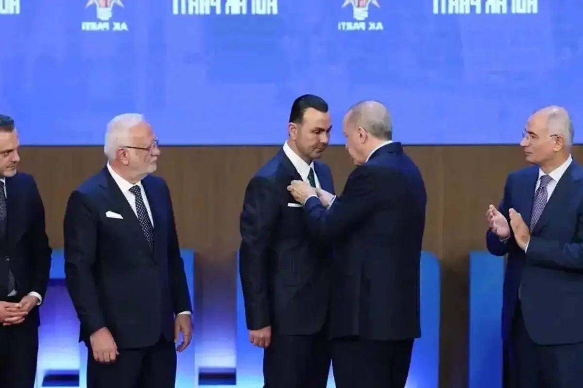 AK Parti'ye Katılanlar Belli Oldu! Liste Çarpıcı İsimler Var