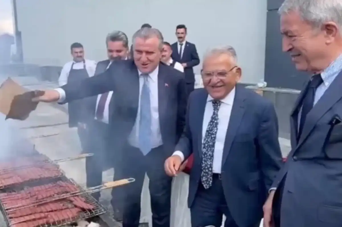 AKP'nin Sucuk Mangal Keyfine Tepkiler Yağıyor: 'Yiyin Efendiler Yiyin'
