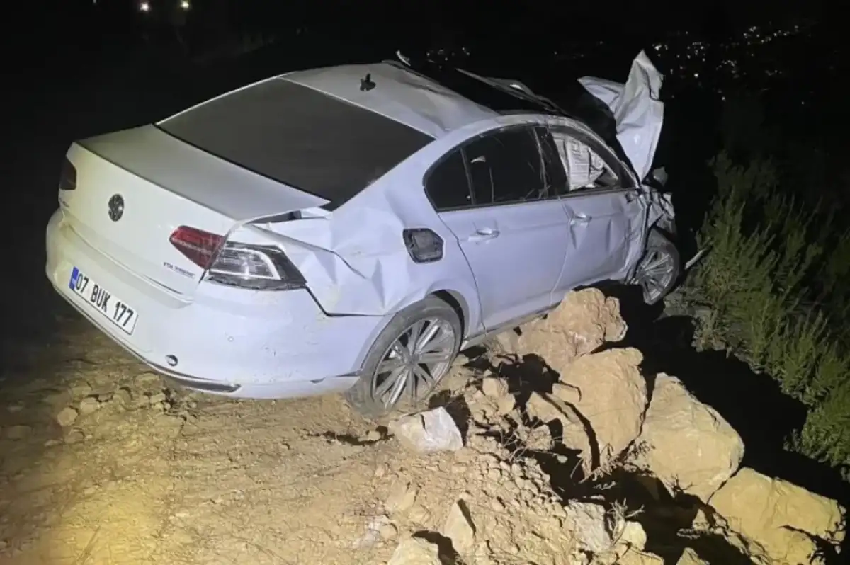 Alanya'da Feci Kaza: Ehliyetsiz Çocuğun Kullandığı Araba Uçuruma Yuvarlandı