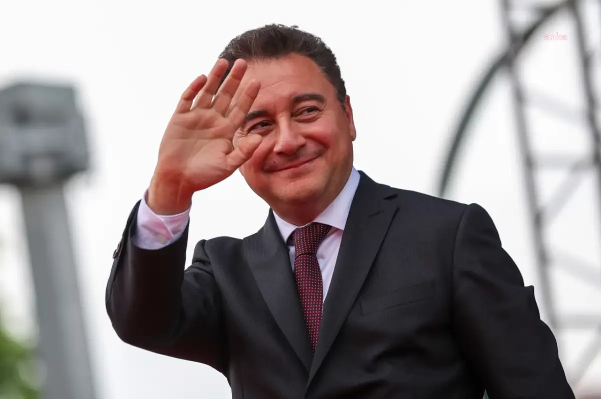 Ali Babacan: "Büyük ve güzel ülkemizden asla ümidinizi kesmeyelim"