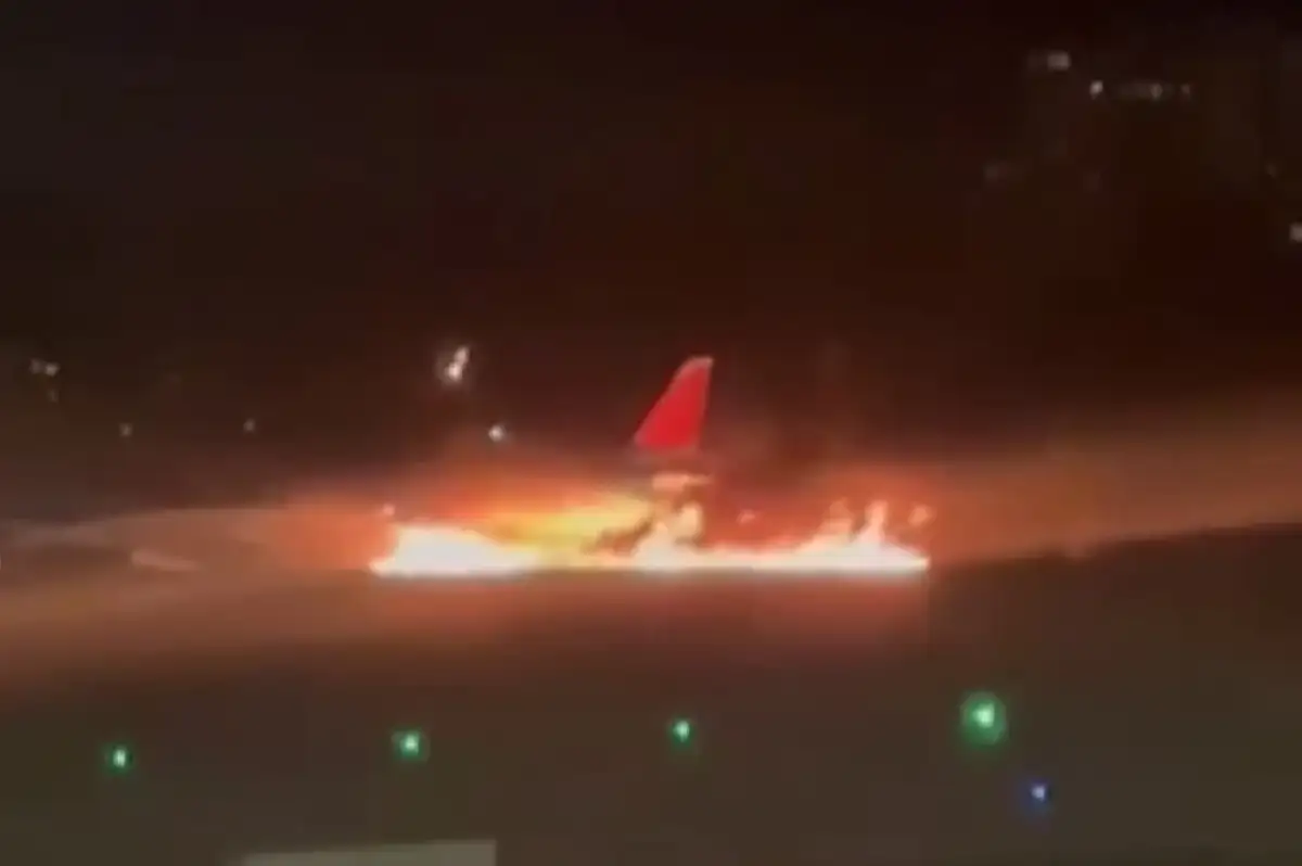 Antalya Havalimanı'nda 79 Yolcu Taşıyan Uçakta Yangın!