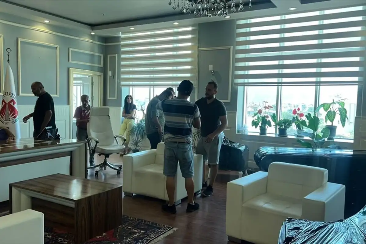 Antalya'da CHP'li Belediyeye Haciz Şoku!