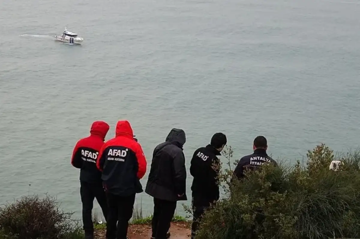 Antalya'da Feci Olay: Üniversiteli Genç Falezlerden Denize Uçtu! Arama Çalışmaları Devam Ediyor
