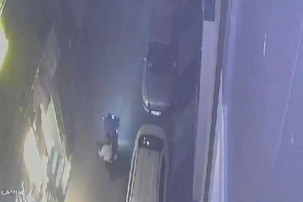 Arnavutköy'de Haraç Çetesi İş Yerine El Bombası Attı! İstanbul'un Göbeğinde 'Yok Artık' Dedirten Görüntüler