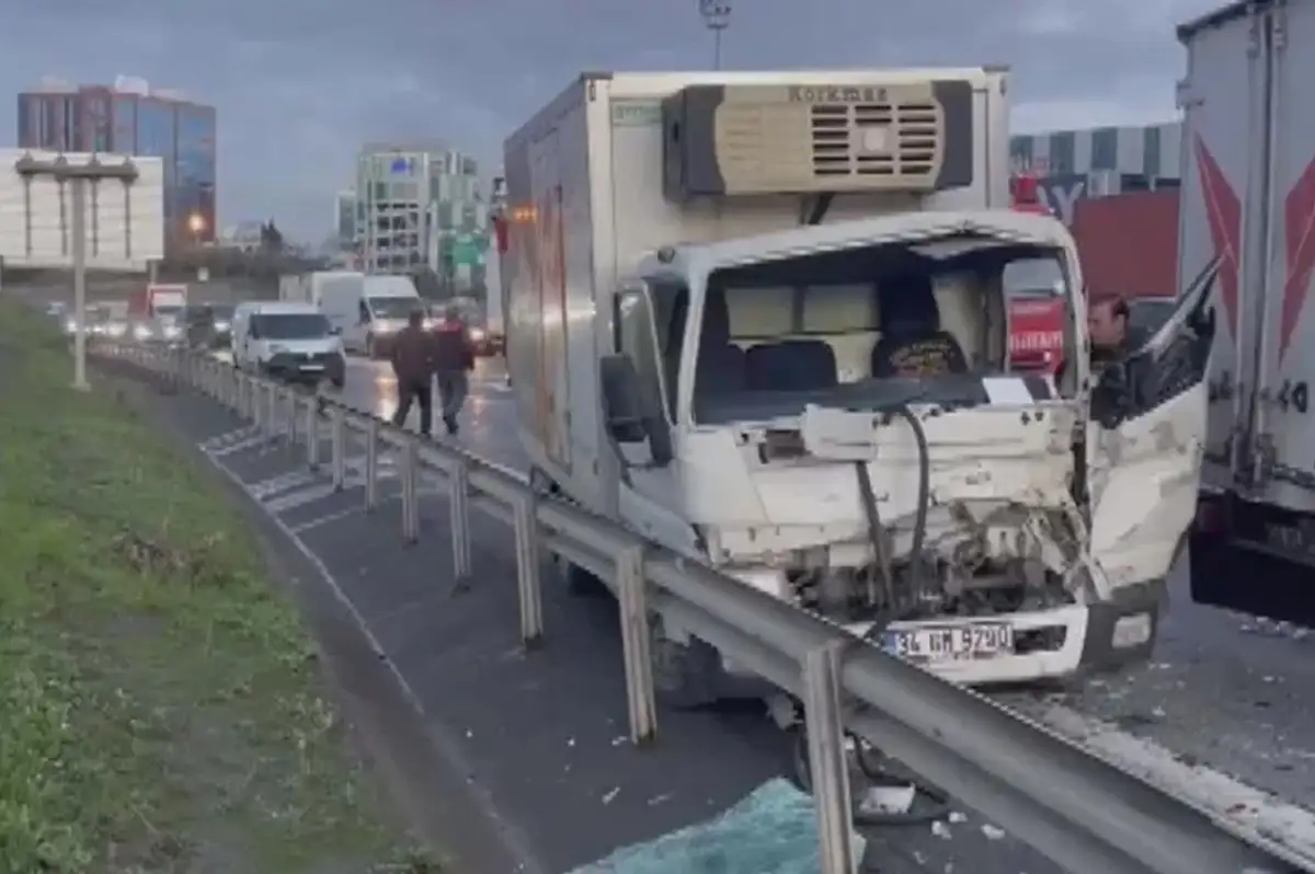 Bağcılar TEM otoyolunda zincirleme kaza