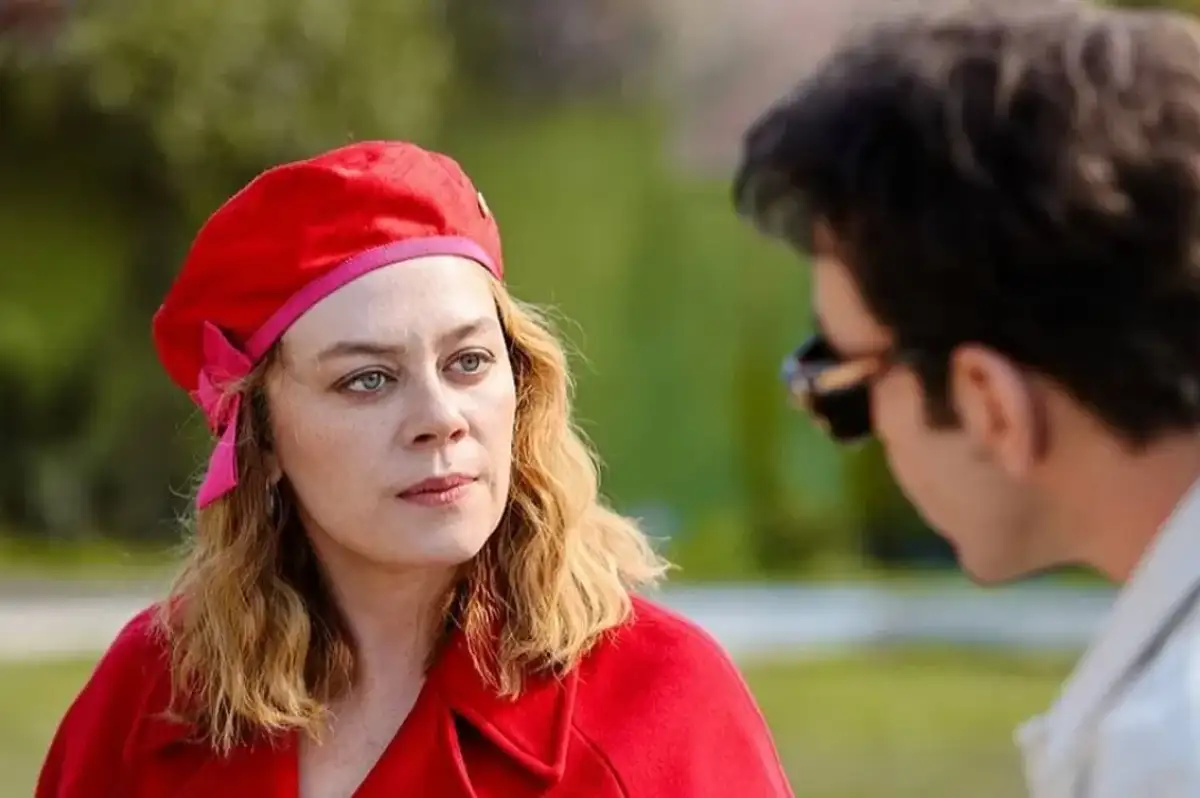Bahar'ın Yıldızı Demet Evgar'dan Üzen Haber!