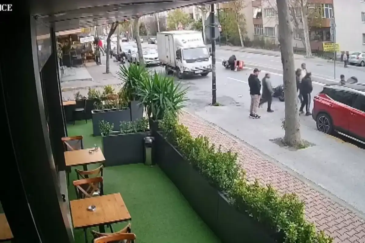 Bahçelievler’de Ters Yönde Gelen Motosiklet Felaketi! Kameralara Yansıyan Anlar Şoke Etti
