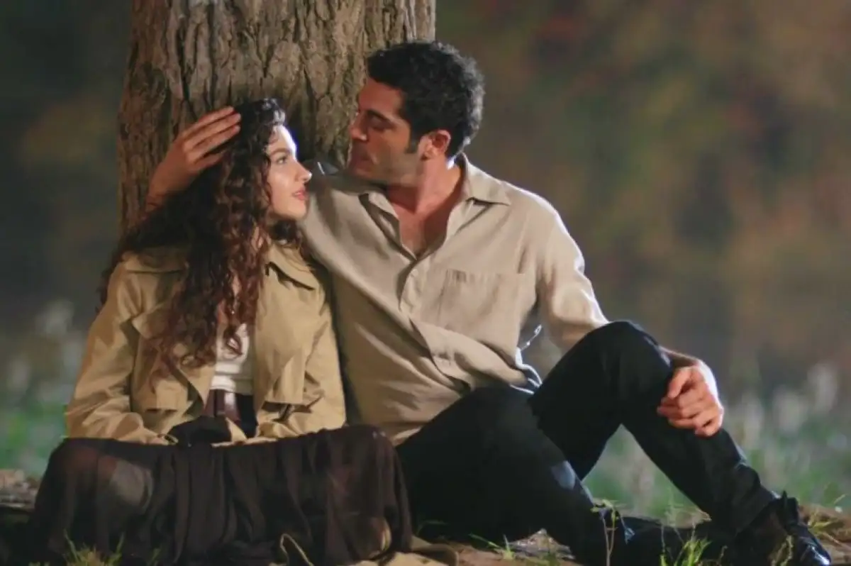 Burak Deniz ve Su Burcu Yazgı Coşkun, Yılbaşı Özel Programına Konuk Oldu