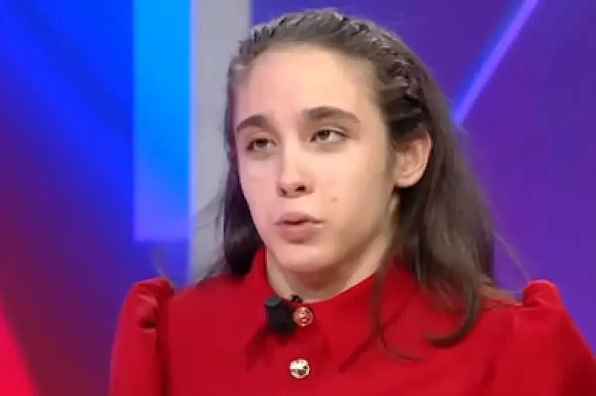 Ceyda Düvenci’nin Kızı Melisa, Nil Karaibrahimgil ile Sahneye Çıkıyor! Sosyal Medyada Heyecan Yarattı