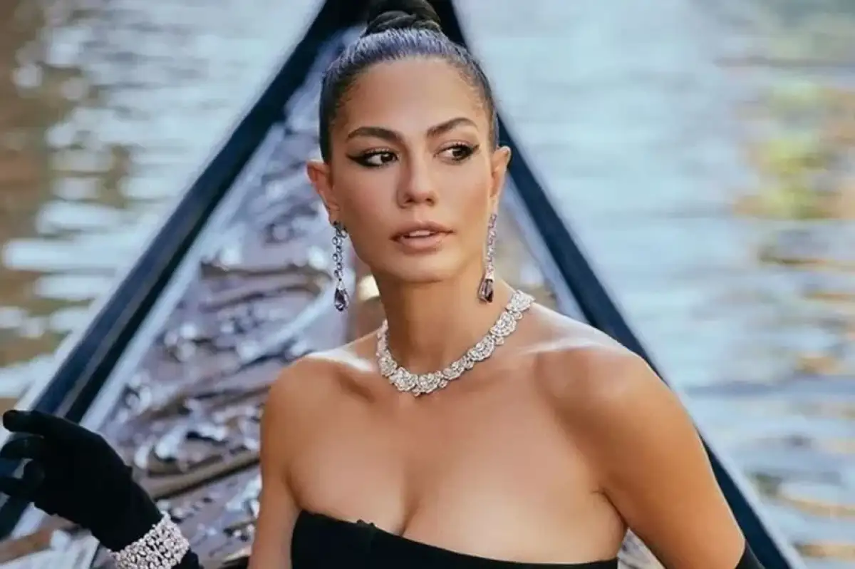 Demet Özdemir Güneşlenirken Poz Verdi! Ortalığı Yaktı Geçti