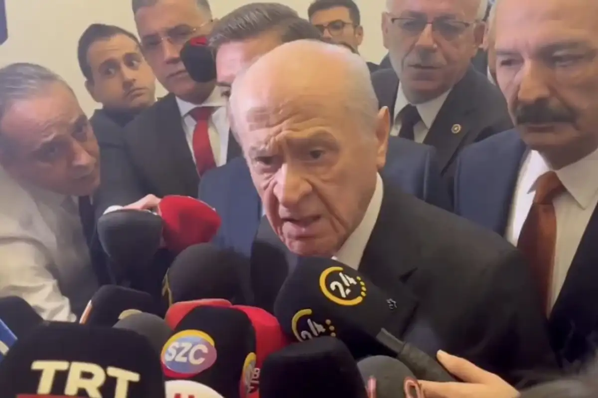 Devlet Bahçeli'den Gazetecinin 'Görüş Ayrılığı' Sorusuna Sert Yanıt: "Mesleğini Bırak!"
