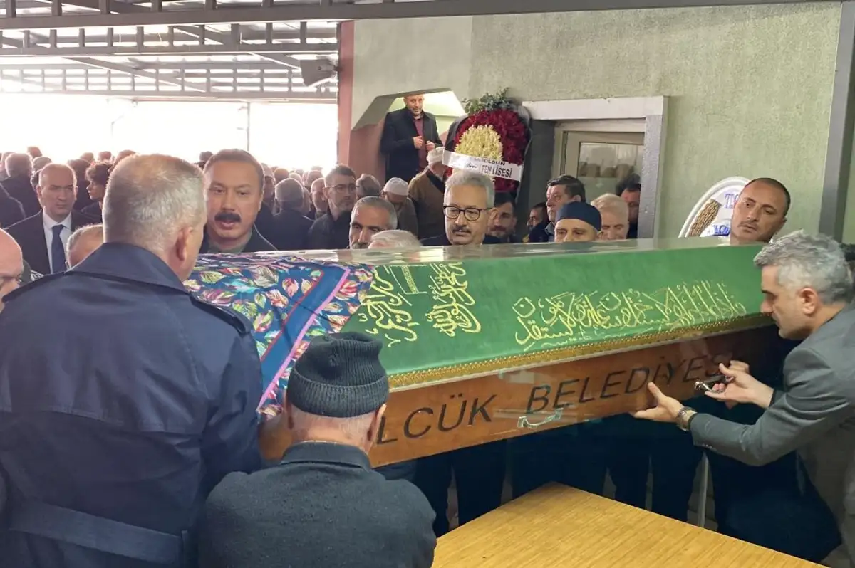 Düşük Not Aldığı İçin İntihar Etmişti! İzmitli Lise Öğrencisi Son Yolculuğuna Uğurlandı