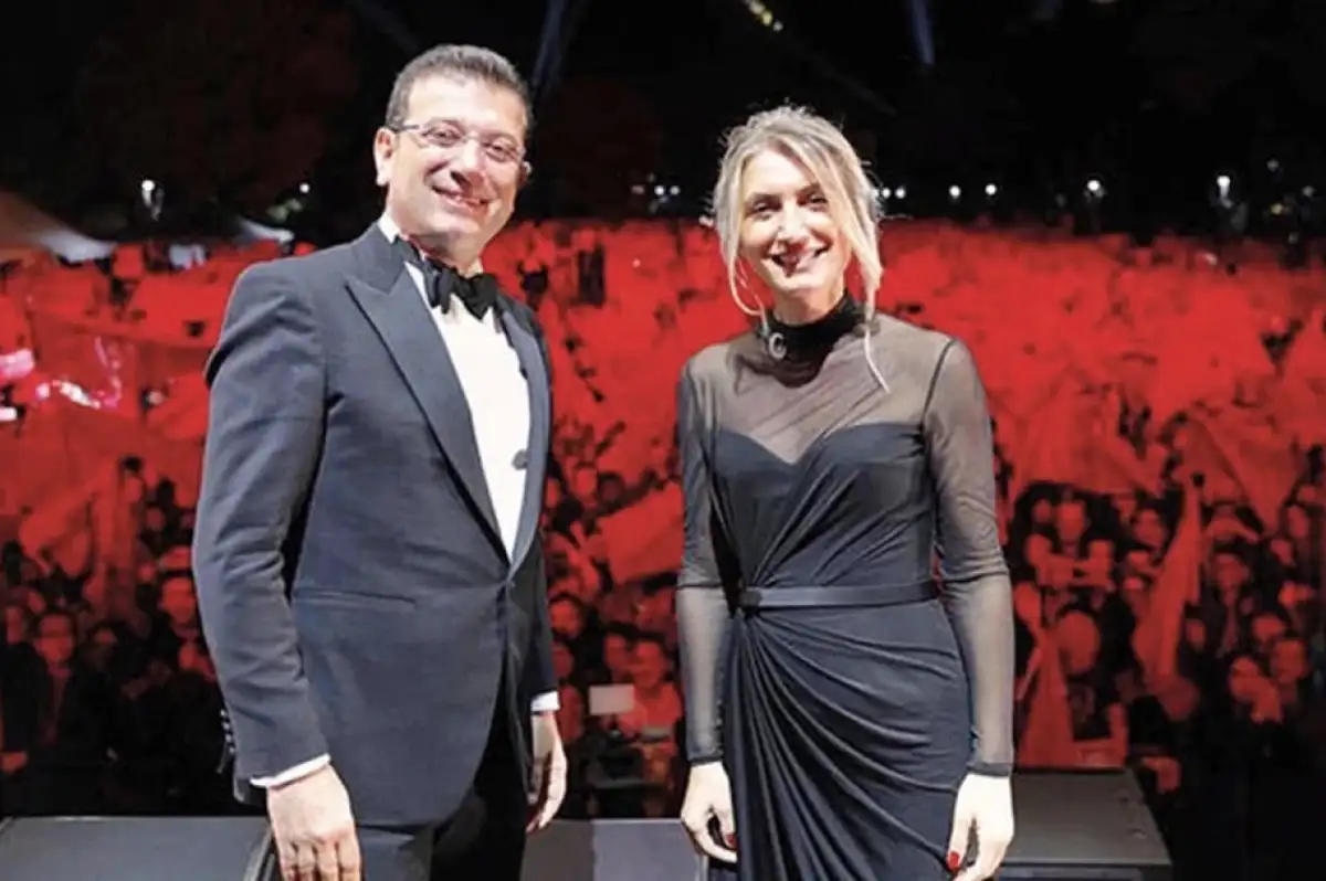 Ekrem İmamoğlu Eşi Dilek İmamoğlu'nu Böyle Savundu: "Bizim Ülkemizde Kadınlar Mutlu ve Özgür Eğlenebiliyor mu?"