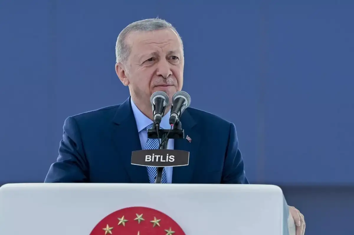 Erdoğan’dan Kılıç Çeken Teğmenler Hakkında Açıklama: "Bunların Ordumuzun İçinde Bulunması Mümkün Değil"