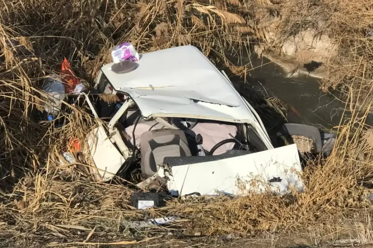 Ereğli'de Feci Kaza: Otomobil Atık Su Kanalına Uçtu, 3 Kişi Hastaneye Kaldırıldı