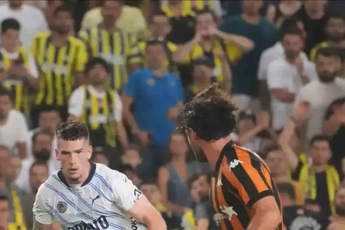 Fenerbahçe'den Ayrılmayı Düşünmüyor! Gelen Teklifleri Değerlendirmiyor