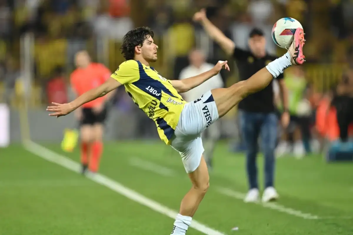 Ferdi Kadıoğlu Brighton'a Transfer Oldu! Yıllık 3.5 Milyon Euro Kazanacak