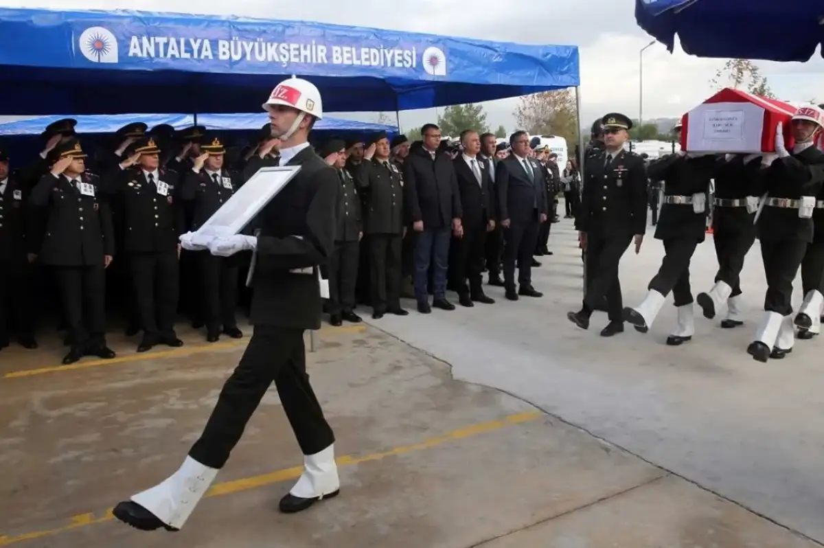 Helikopter Kazasında Hayatını Kaybeden 4 Şehit Son Yolculuklarına Uğurlandı