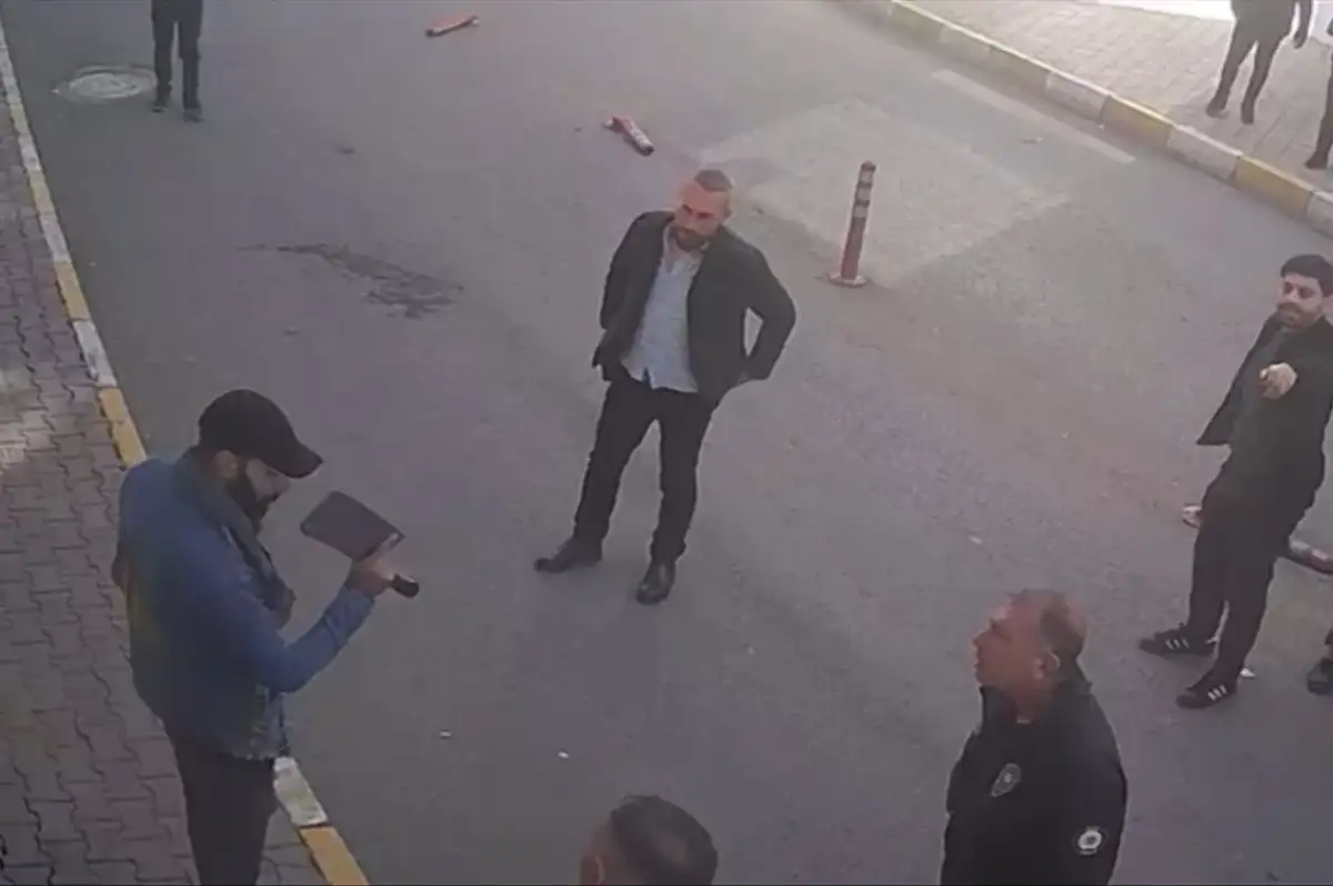 Iğdır'da AK Parti İl Başkanlığı Binasına Satırlı Saldırı