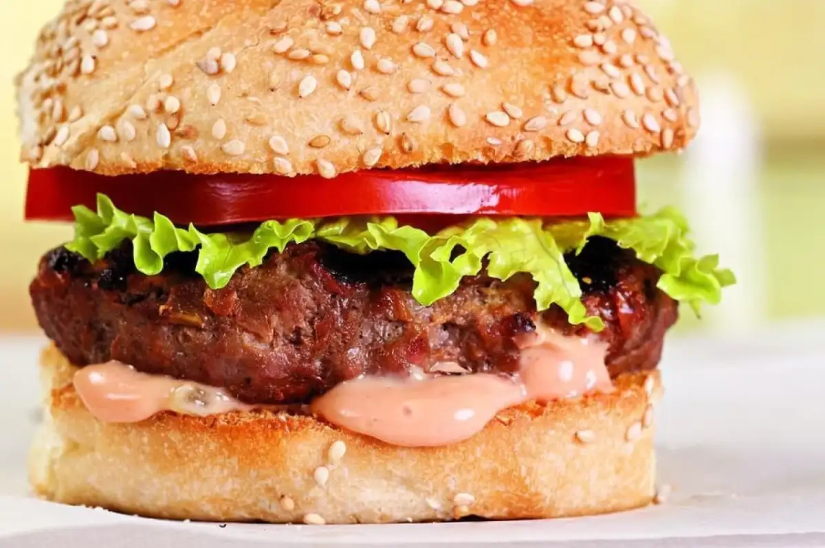 İlk Hamburger Ne Zaman Yapıldı? Hamburgerin Tarihçesi ve Kökenleri